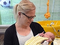 BVB-Stiftung: 1000 Schlafsäcke gegen plötzlichen Kindstod für Frauenklinik im Klinikum Dortmund