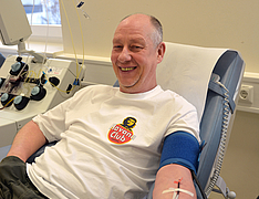 Weil Blutspender sein Leben retteten, feiert 56-Jähriger jetzt 200. Thrombozyten-Spende