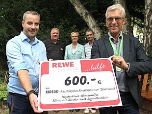 Pfandbons für ein buntes Programm: REWE-Märkte unterstützen Kinderfest mit 600 Euro